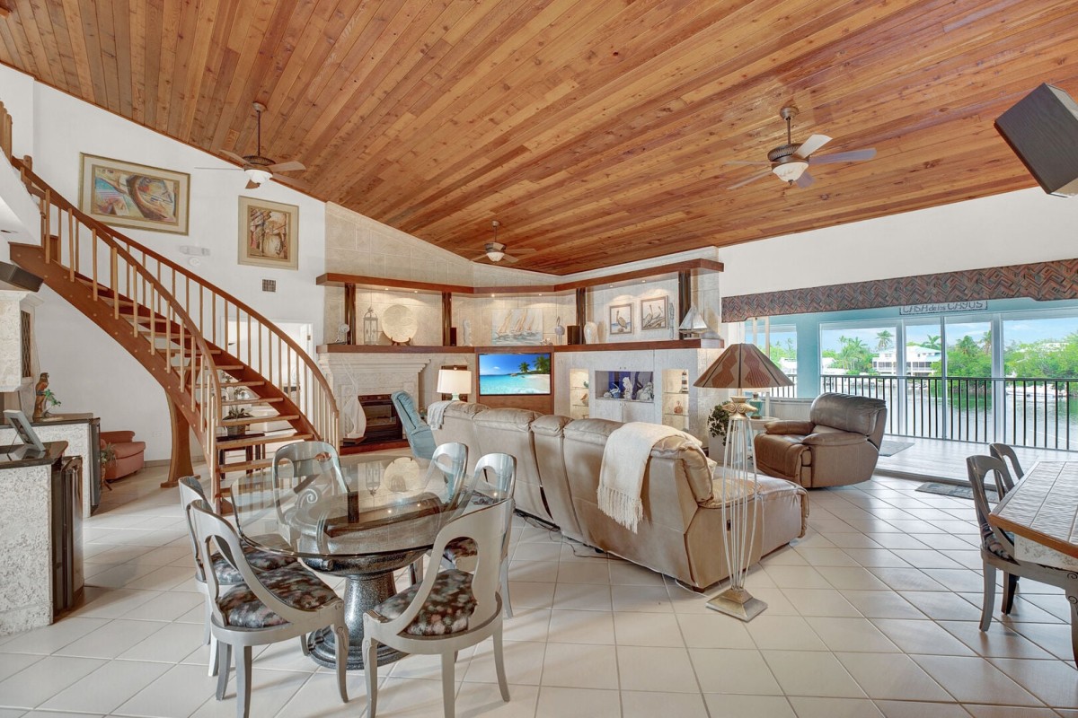 Dining/living area